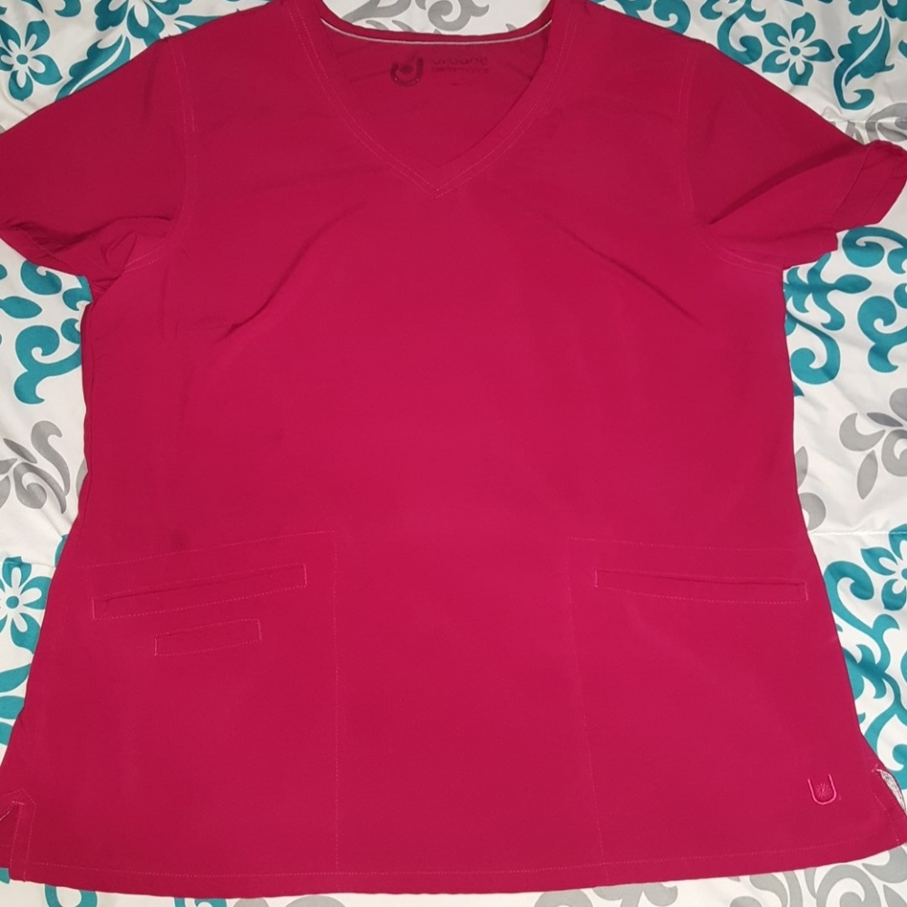 EUC Urbane performance scrub top